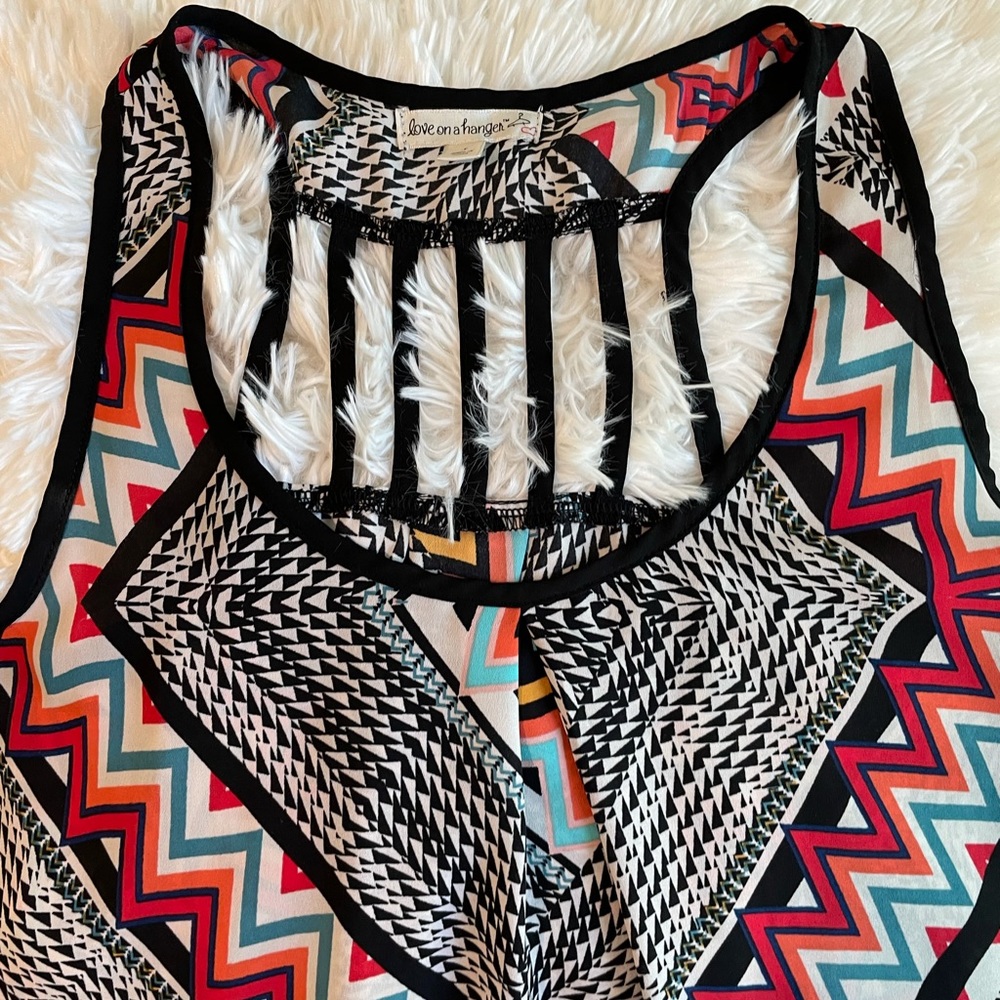 Hi-low printed tank w/ cut out back detail